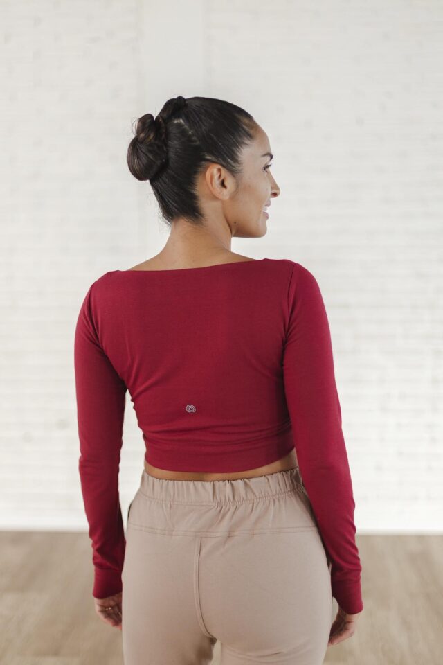 Remera Manga Larga Crop Urdhva